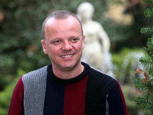 Auto della polizia per far sesso e accompagnare Gigi D'Alessio