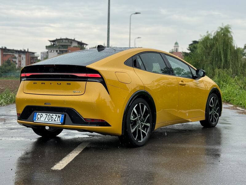 Toyota Prius 2024: guarda la gallery della nuova plug-in con 230 CV 11