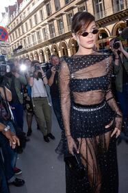 Bella Hadid sexy in costume rosso  4