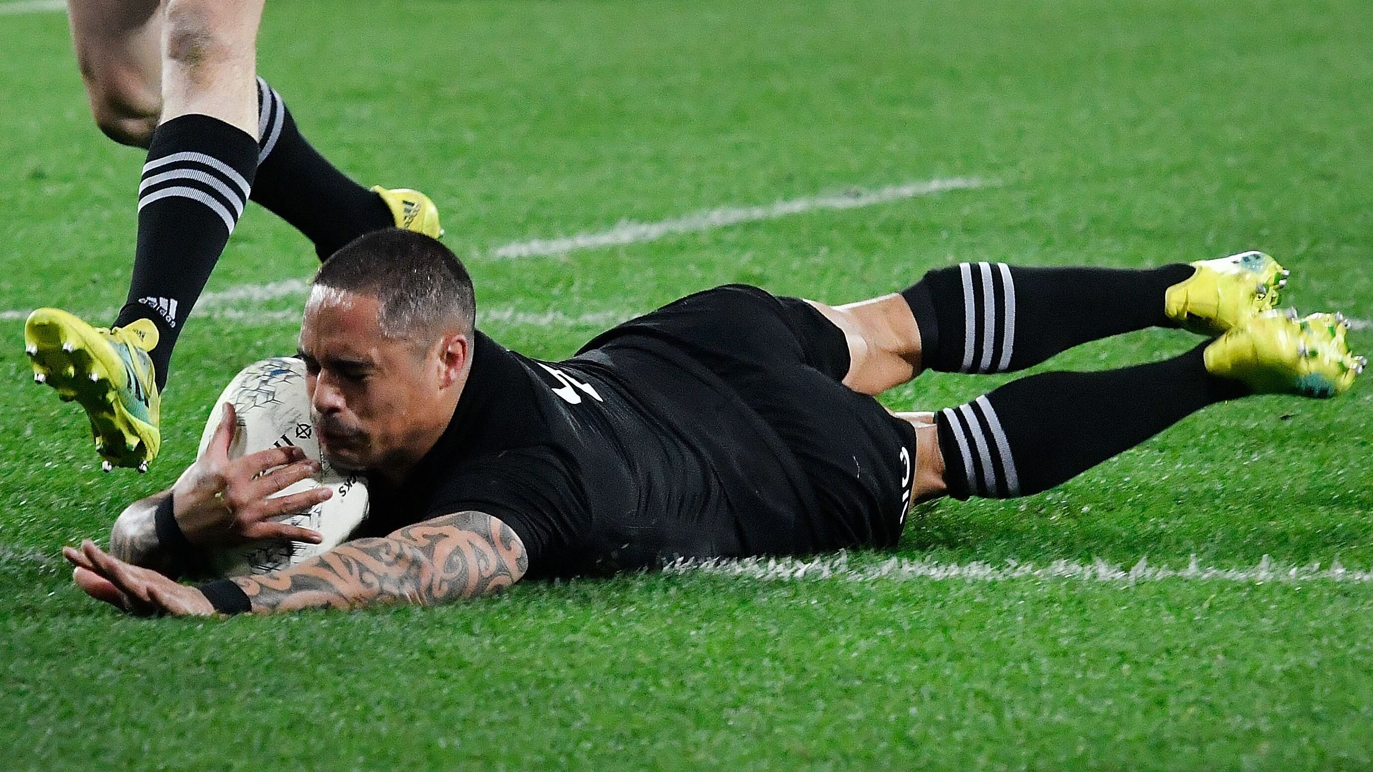 Cerotti, adesivi e bende. Il Giappone "placca" i tatuaggi del rugby