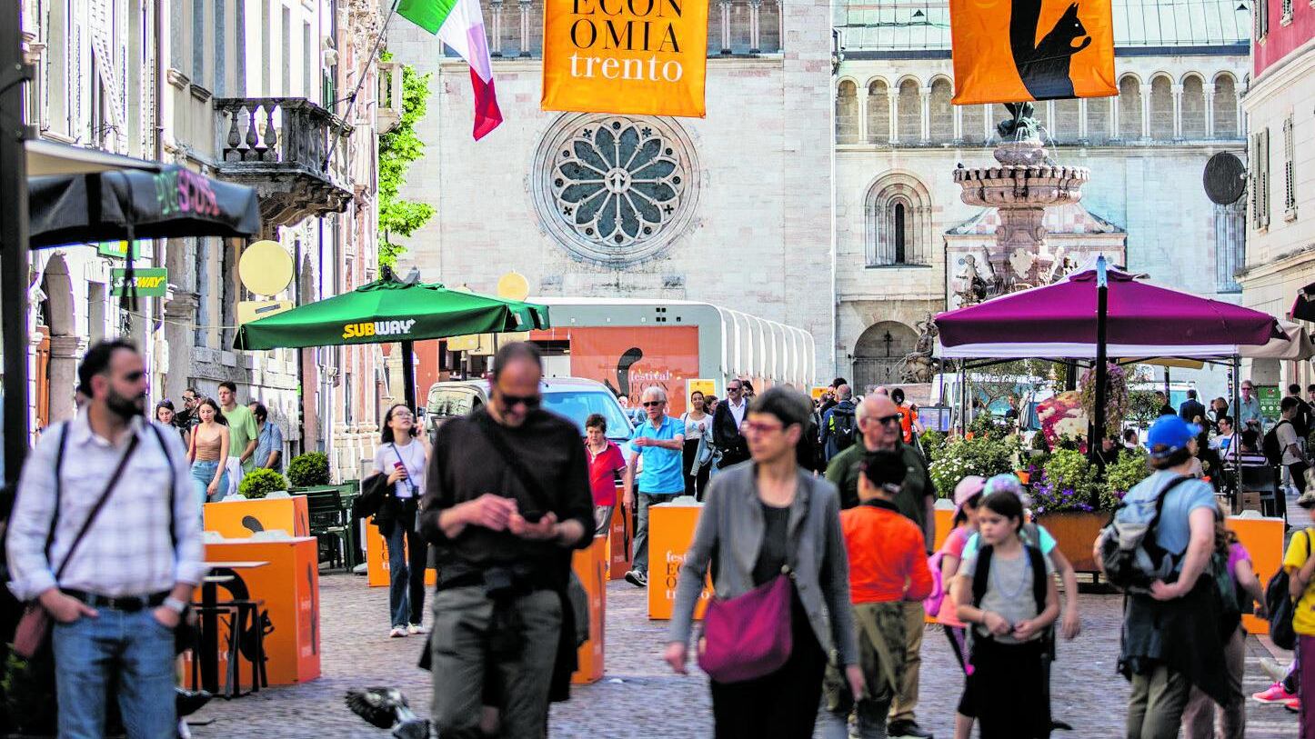 Artisti, talent e giovani divulgatori. "Le voci di domani" e idee in piazza
