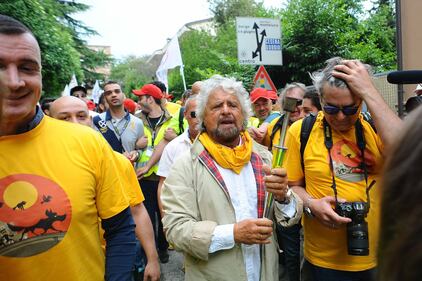 Beppe Grillo in marcia per il reddito di cittadinanza 8