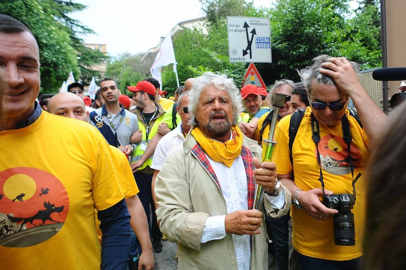 Beppe Grillo in marcia per il reddito di cittadinanza 8