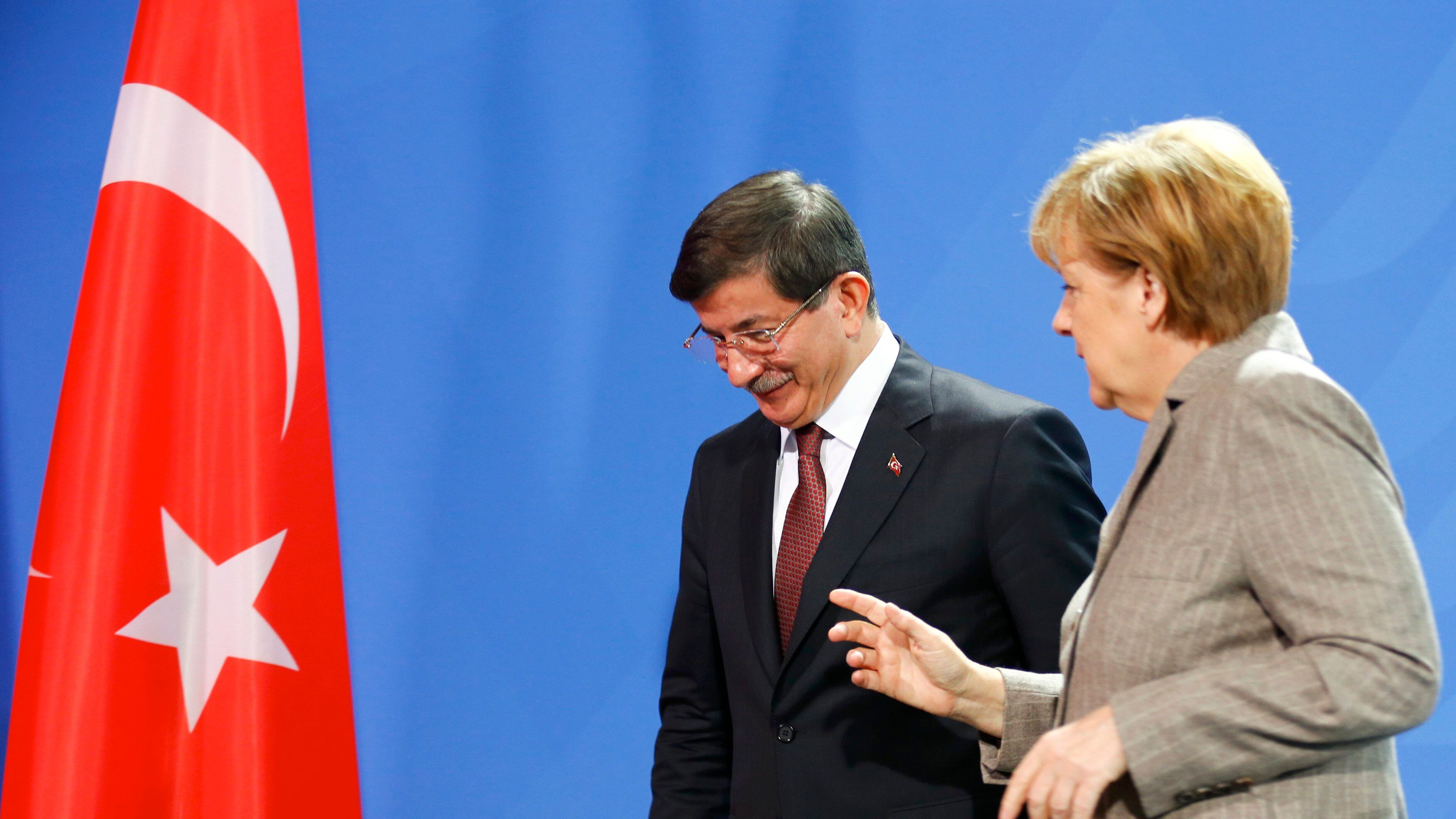 La Germania in pressing sulla Turchia: "Blocchi i miliziani dell'Isis"