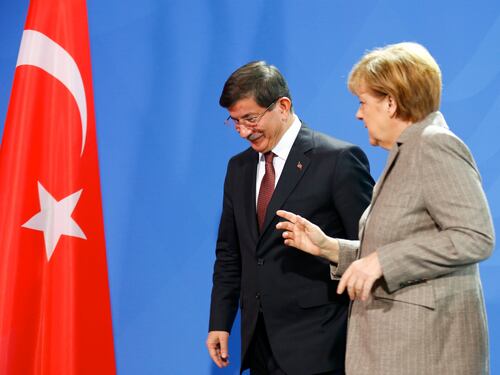 La Germania in pressing sulla Turchia: "Blocchi i miliziani dell'Isis"
