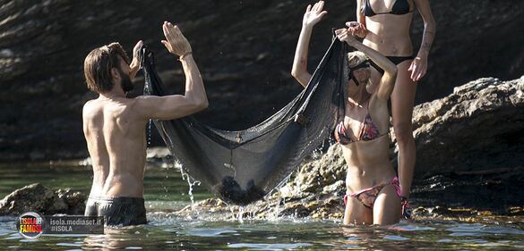 Isola dei Famosi: foto hot da Playa Uva 3