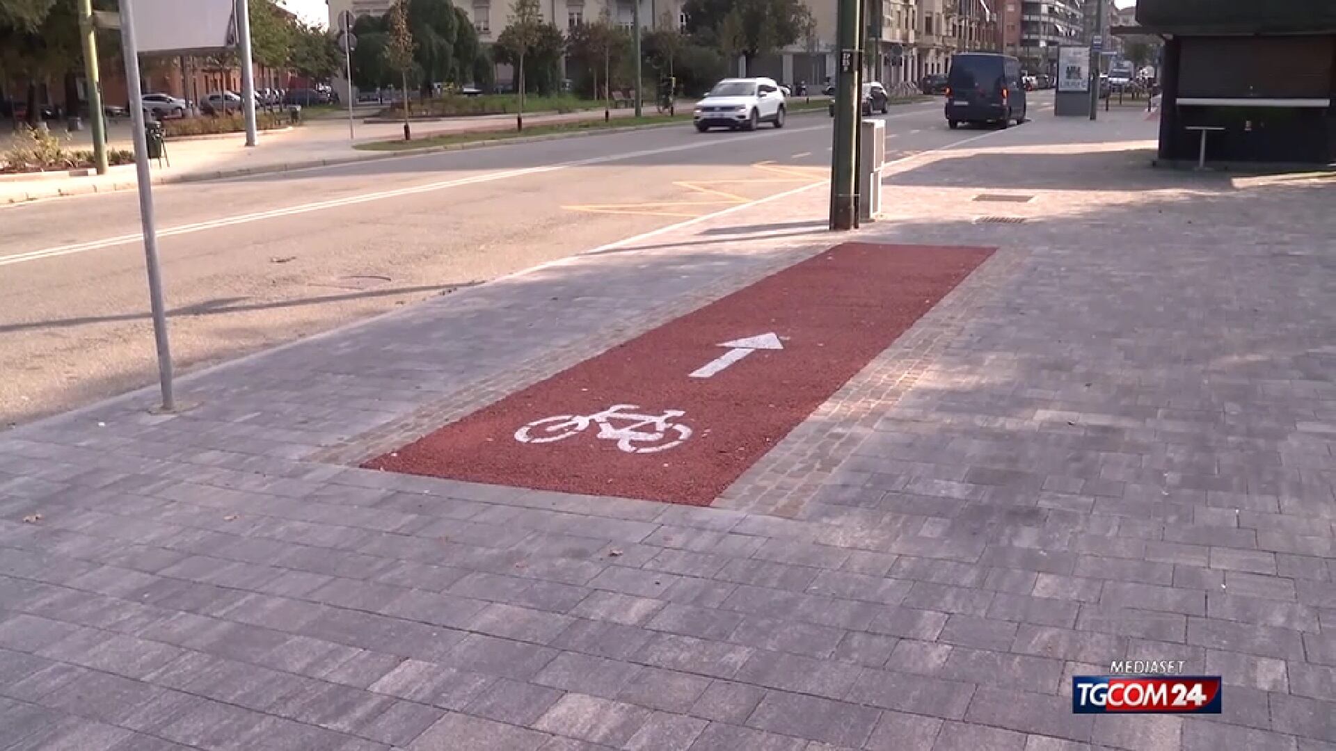L'ultimo paradosso "green": una pista ciclabile lunga nemmeno 8 metri