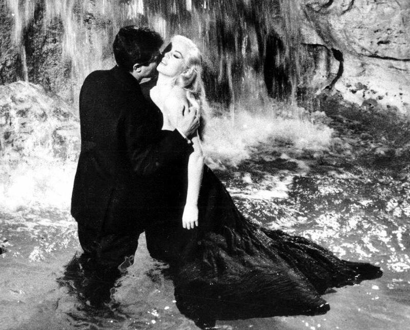 Anita Ekberg nella Fontana di Trevi