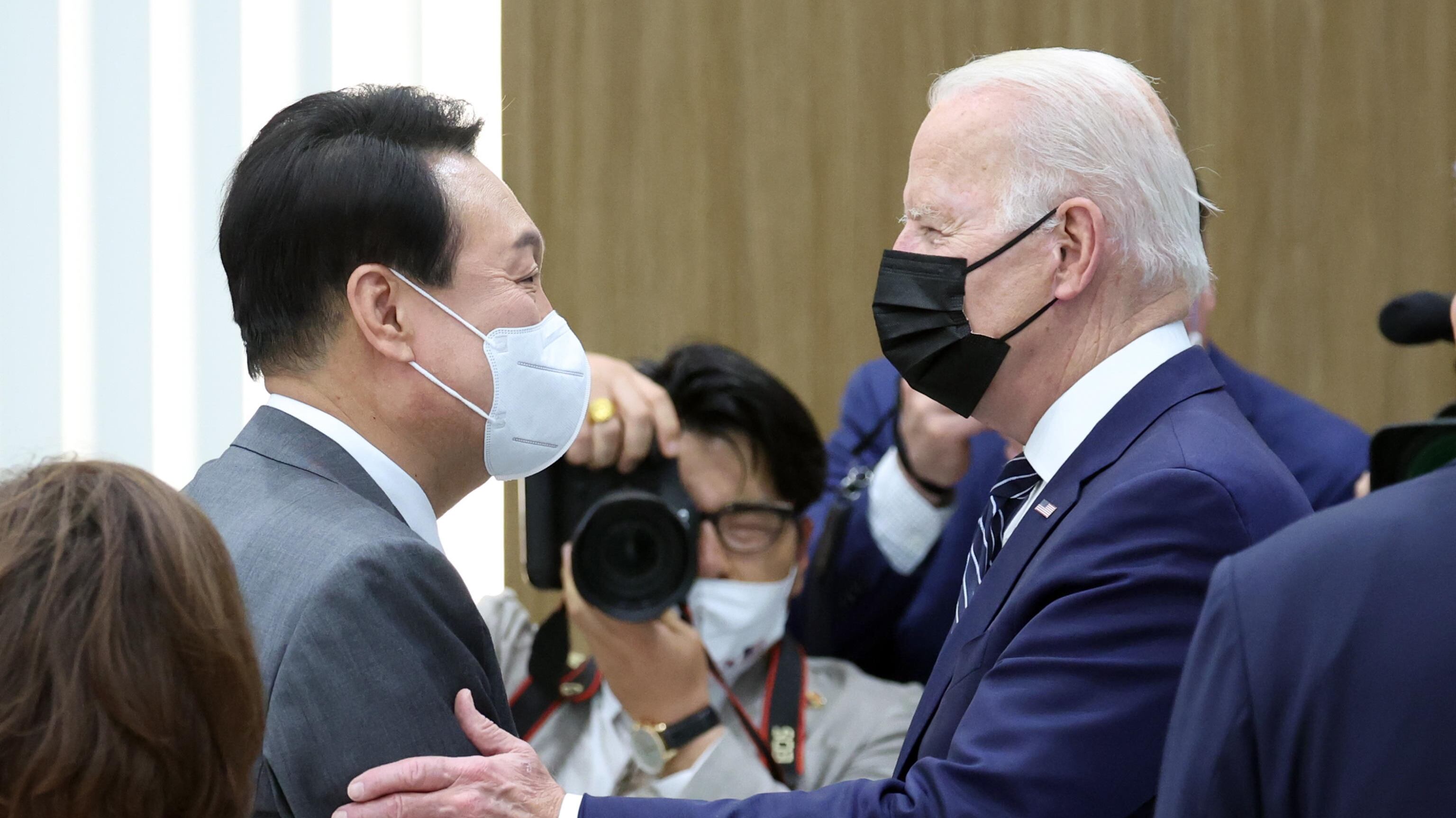Biden sfida Pechino in Asia. E in Ue 100mila soldati Usa