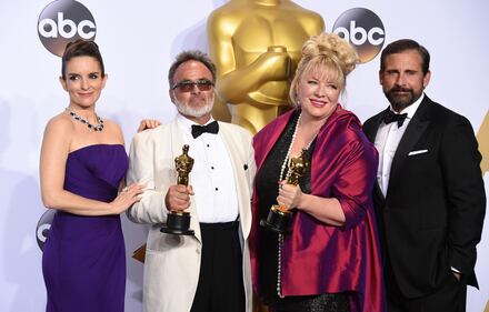 Oscar, i vincitori stringono le statuette 10