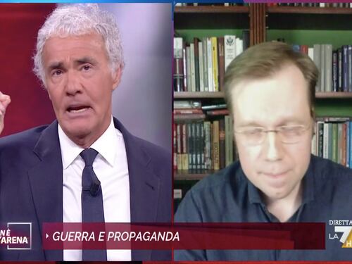 "Non mi prenda per il c...". Per il russo finisce male in tv