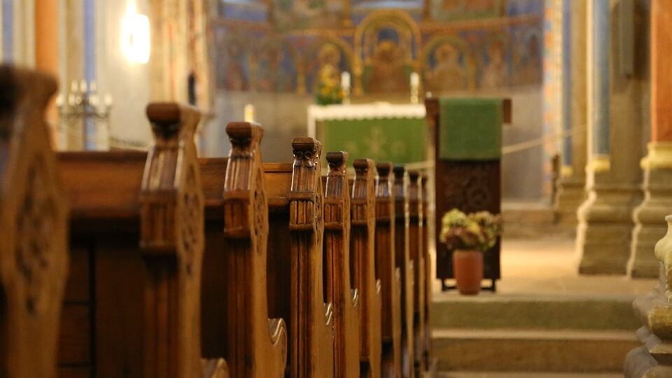 Senigallia, ubriaco in chiesa terrorizza i fedeli: preso straniero