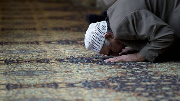 Grosseto, espulso imam per radicalismo: “Nessuna prova, tornerò”