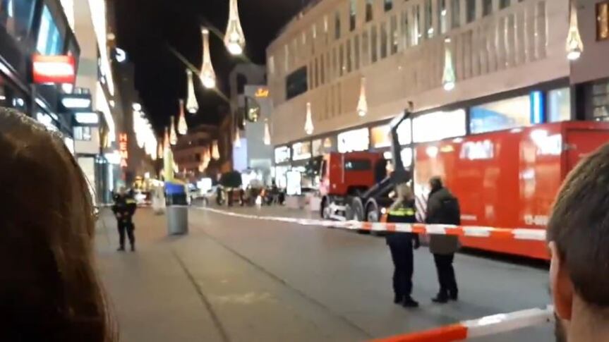 Attacco anche in Olanda: tre persone accoltellate