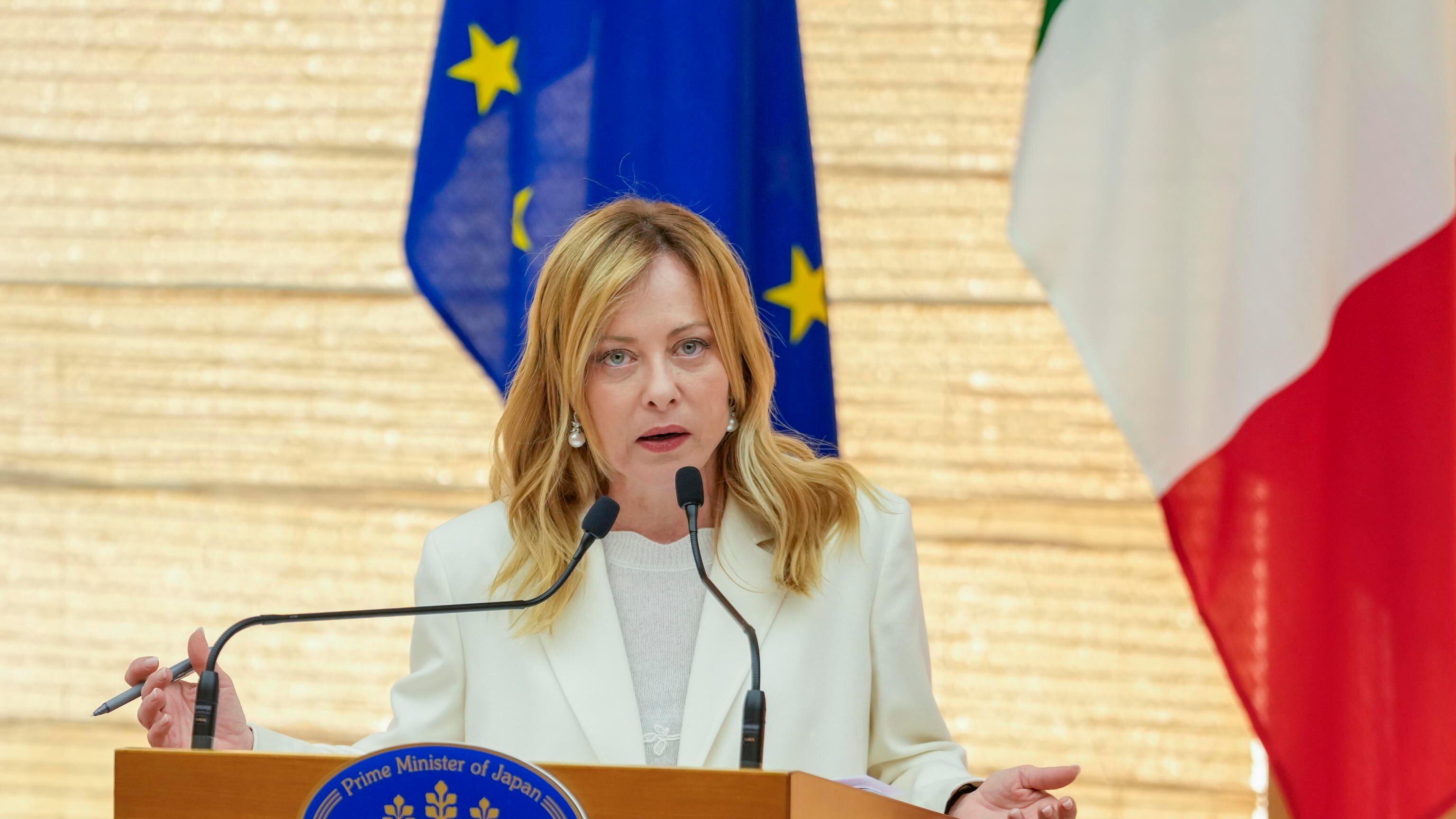 La cautela di Meloni: no a nostri militari impiegati sul campo. E a Tokyo rilancia l’asse con il Giappone