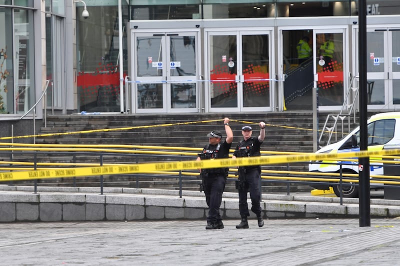 Manchester, accoltellamento al centro commerciale 4