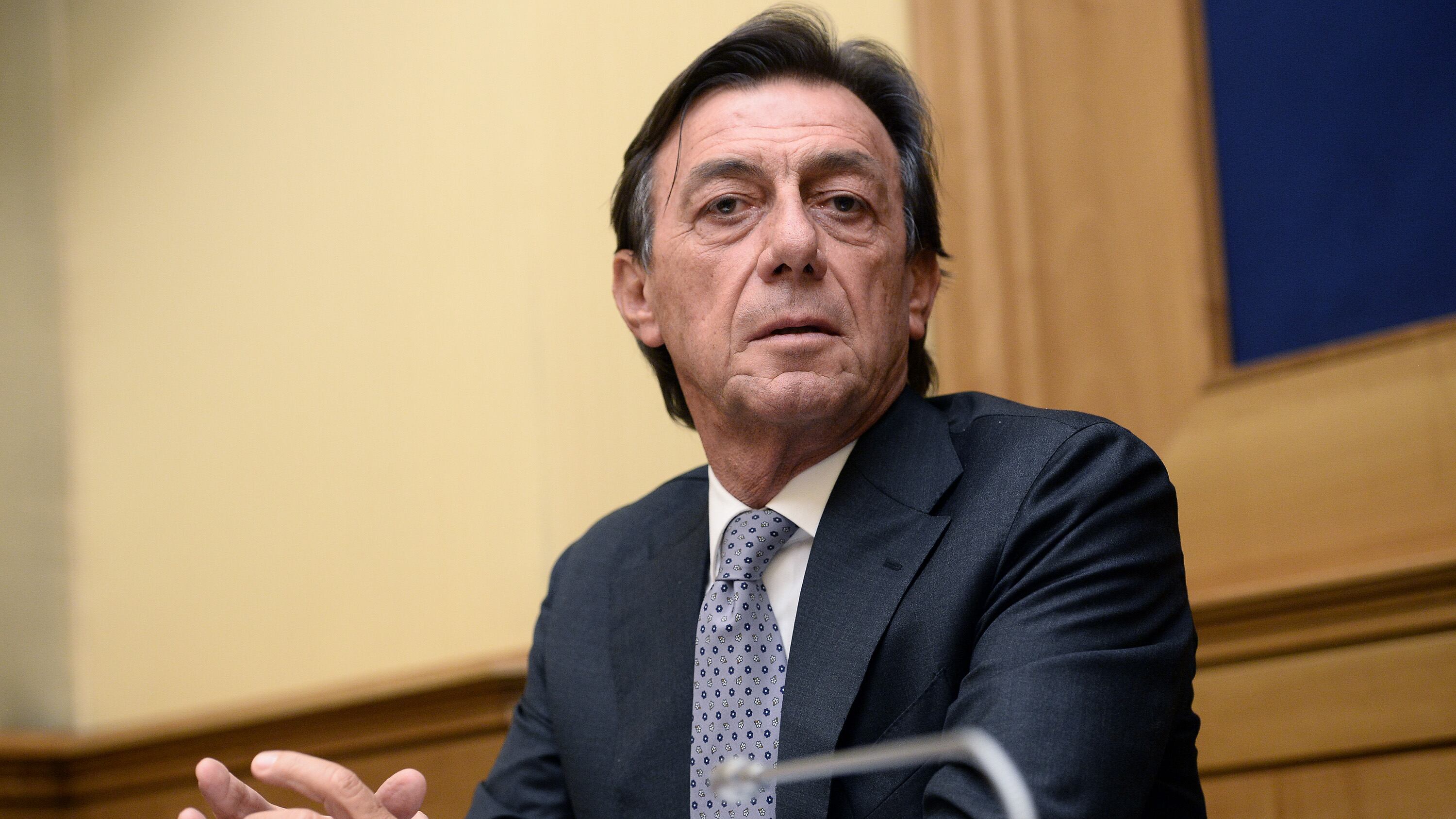 "C'è paura delle persone scure". Il sindaco Pd accusa di razzismo gli anziani