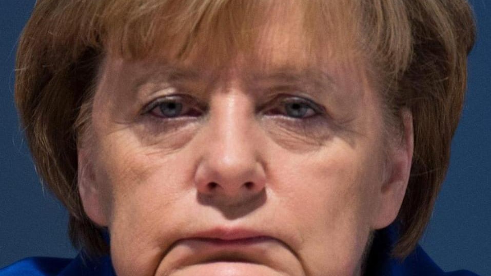 La Merkel: "Prelievo forzoso nei Paesi a rischio default"