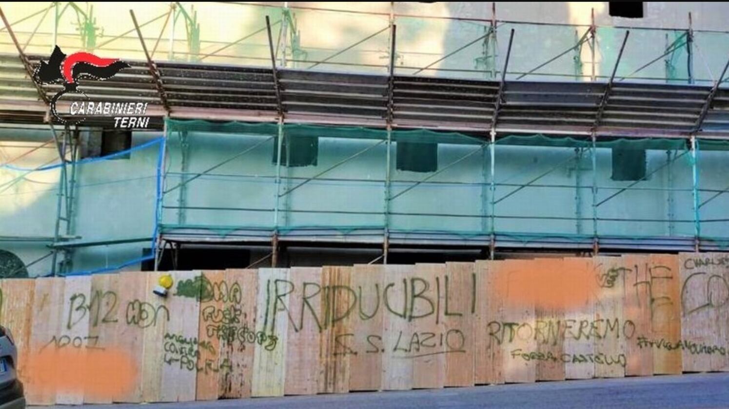 Frasi offensive verso forze dell'ordine e Chiesa, denunciati tre giovani