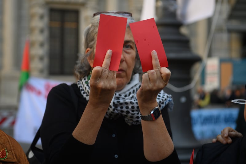 San Siro: fuori Palazzo Marino la protesta contro la vendita 3