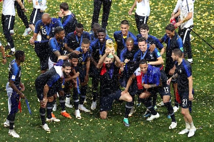 La Francia solleva la Coppa del Mondo: tutte le foto della festa  10
