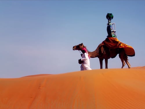 Street View nel deserto, a dorso di dromedario