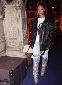 Rihanna, top trasparente su Instagram 7