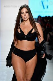 Ashley Graham, curve sexy in bikini 1
