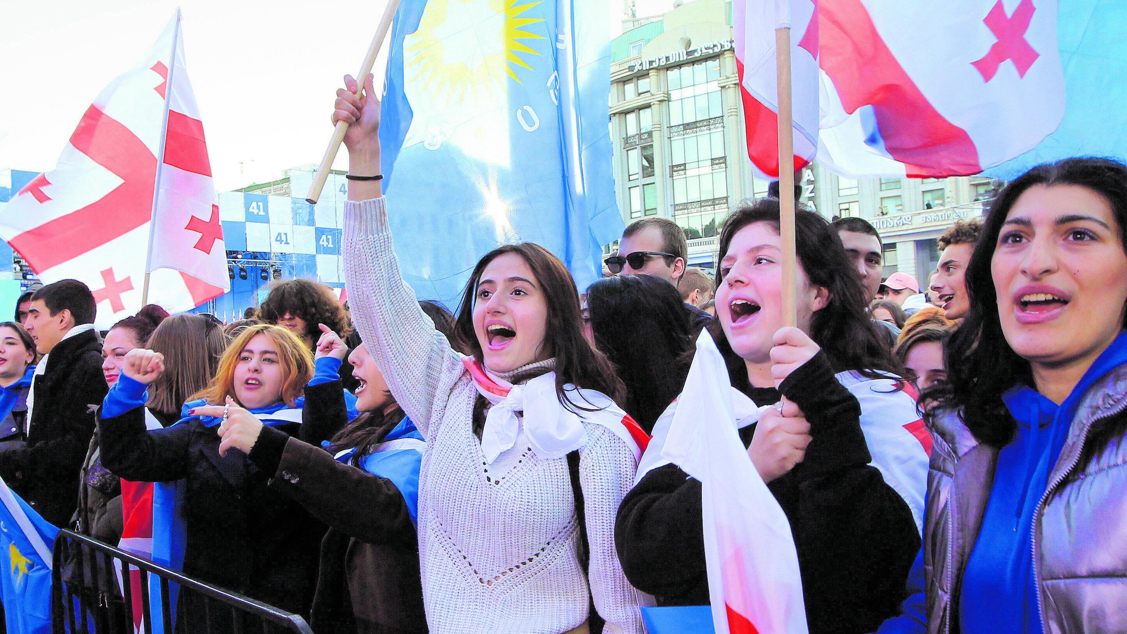 Georgia ai filo-russi, pro-Ue in piazza. "Operazione di Mosca e voto falsato"