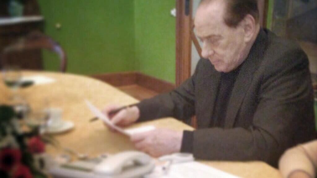 Berlusconi ha deciso: torna in piazza