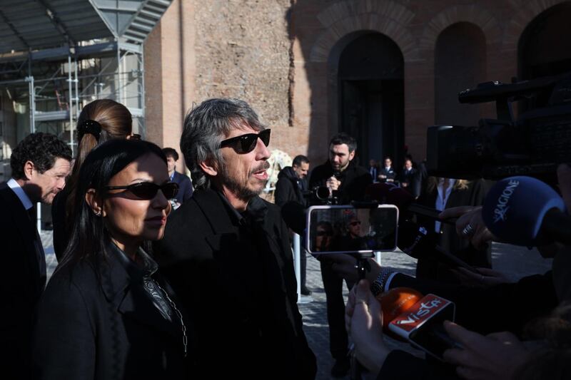 ddio a Valentino: Roma si ferma per l’ultimo saluto al re della moda, tra vip e istituzioni 11