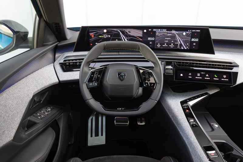 Peugeot e-3008: guarda tutte le foto 3