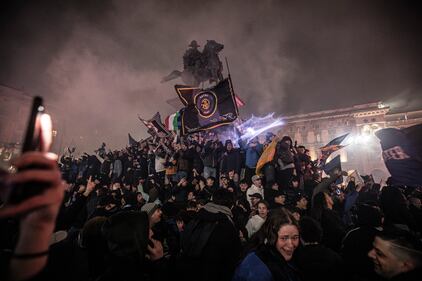 Nella notte bagnata di Milano esplode la gioia nerazzurra 6