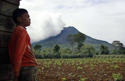 Spettacolare eruzione a Sumatra 4
