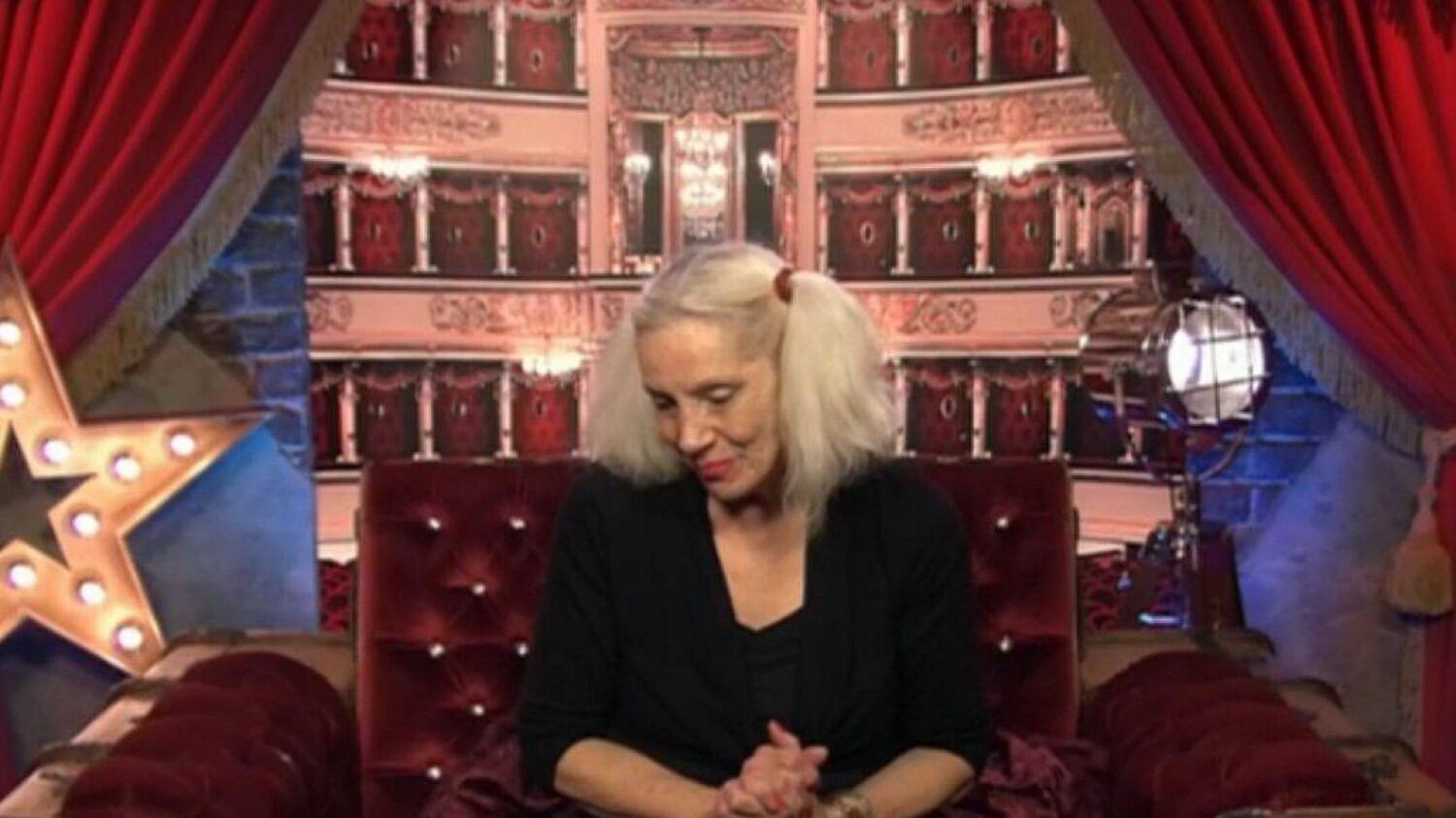 Angie Barnett: "David Bowie cercò di strangolarmi"