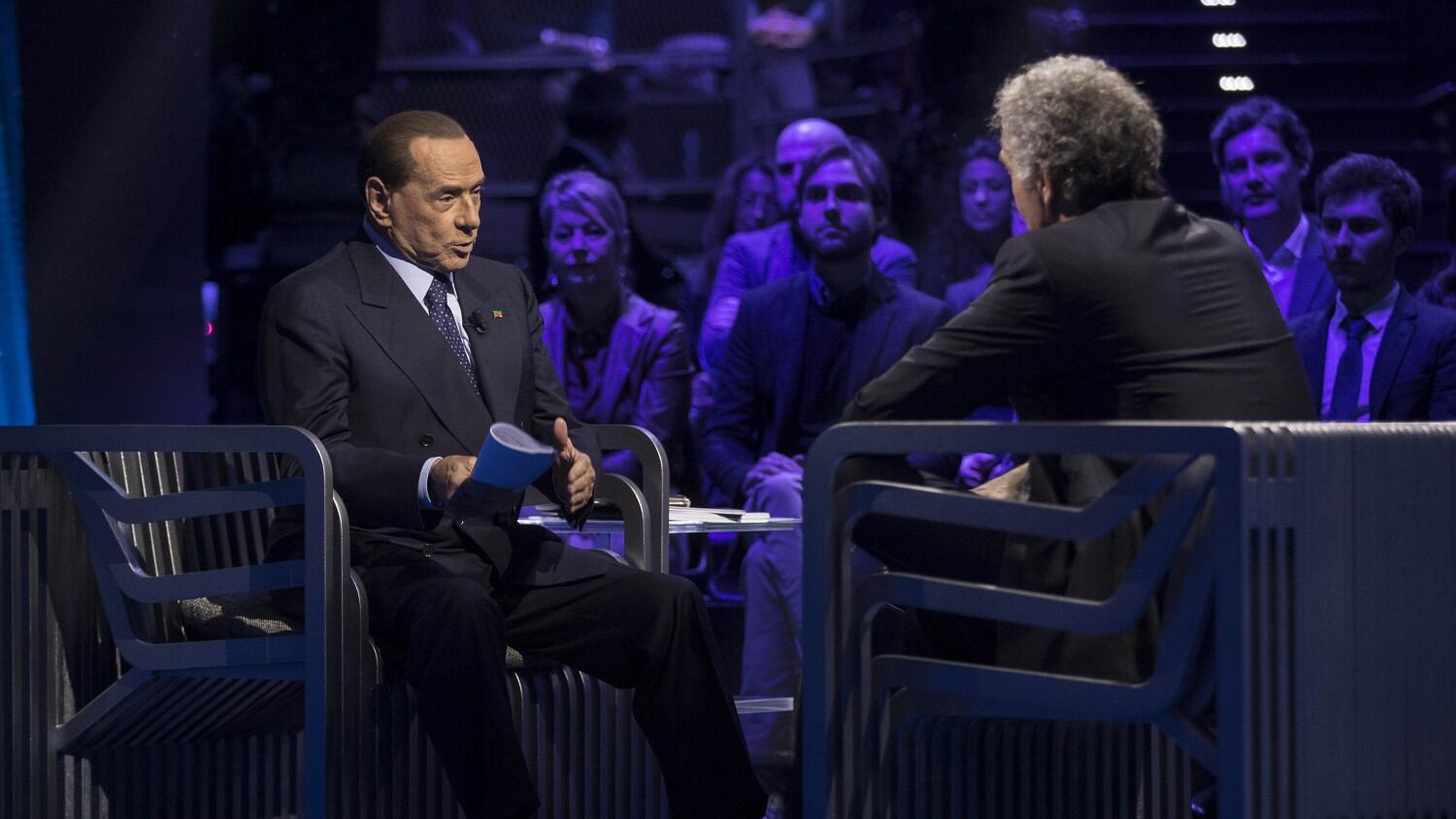 Berlusconi: mi fan schifo i politici di professione