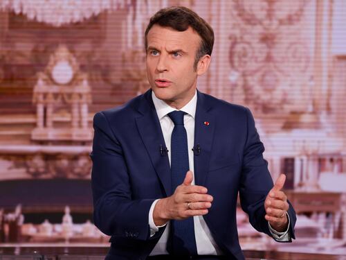 Macron avanti. Le Pen: "Votate me, scelta di civiltà"