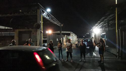 Napoli, donne di nuovo in strada contro il sito di stoccaggio dei rifiuti 8