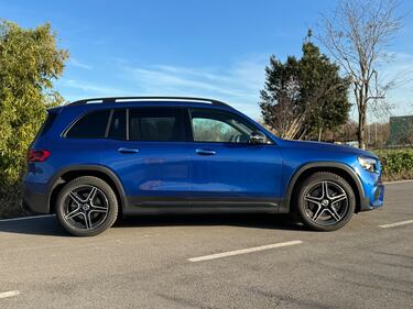 Mercedes GLB 2024: guarda la gallery del suv tedesco premium 12