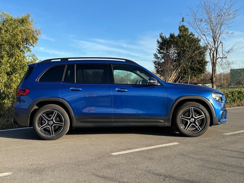 Mercedes GLB 2024: guarda la gallery del suv tedesco premium 12