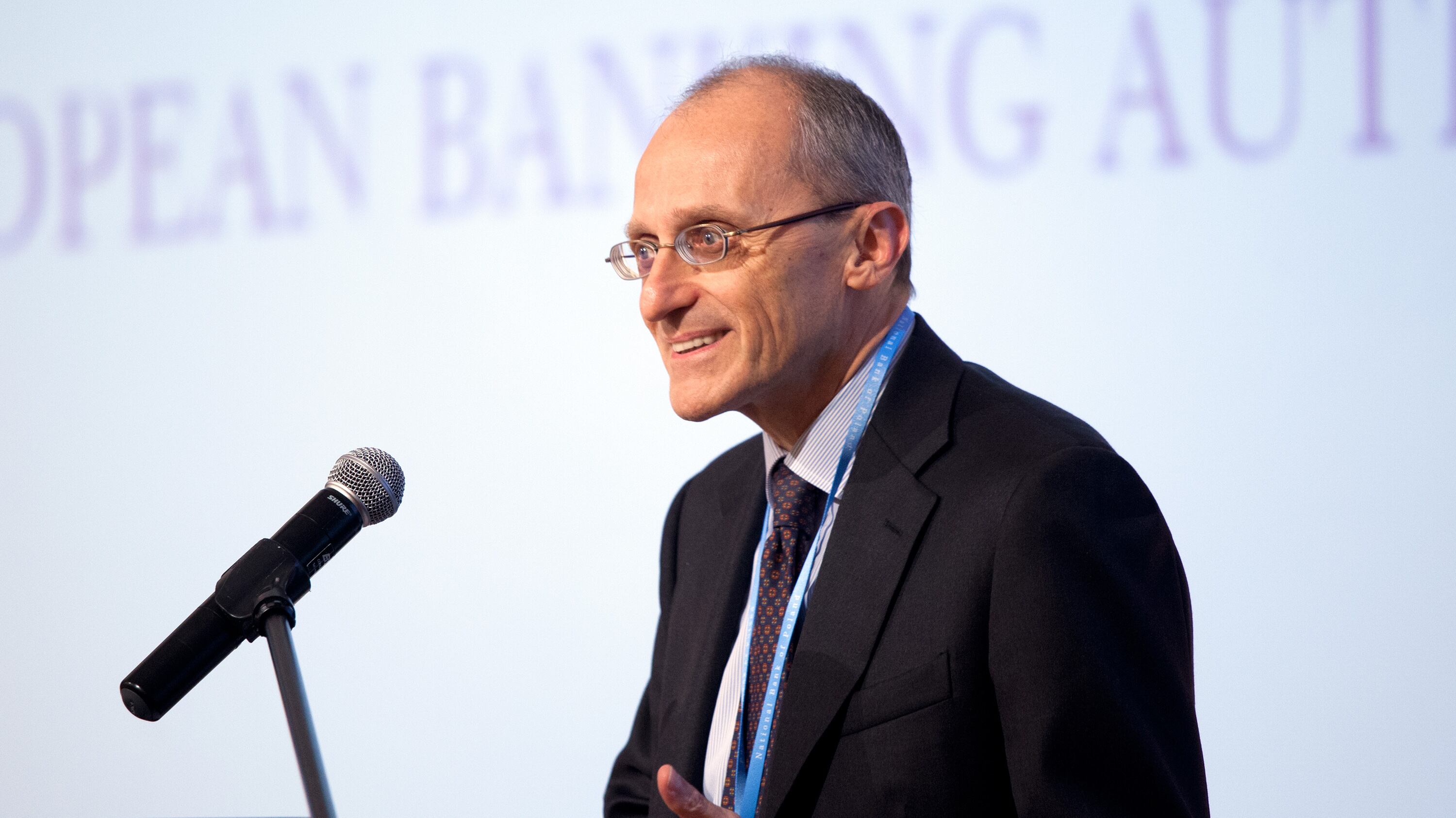 La Bce sprona le banche a creare dei big europei