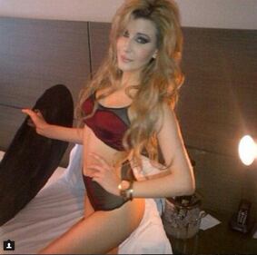 Charlotte Caniggia, lato B da urlo nella spa 13