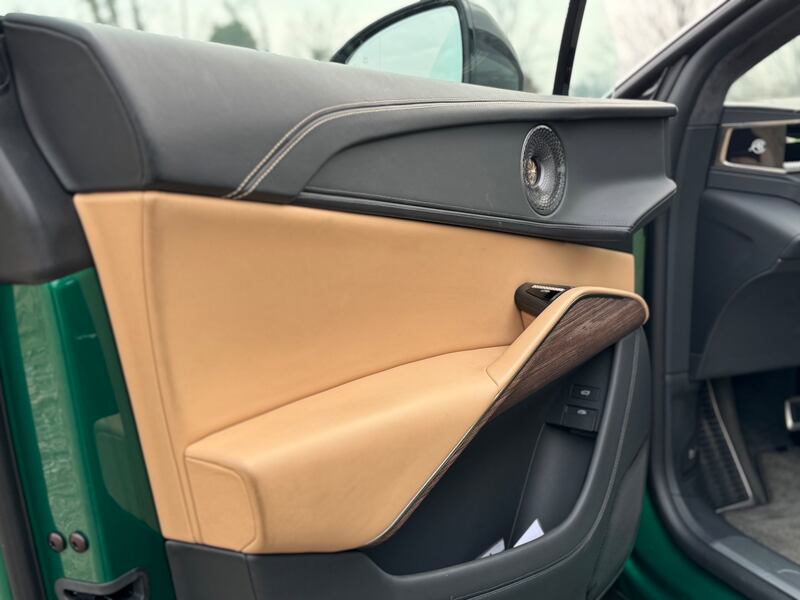Lotus Eletre: guarda la gallery del nuovo suv elettrico anglo-cinese da 612 CV 14