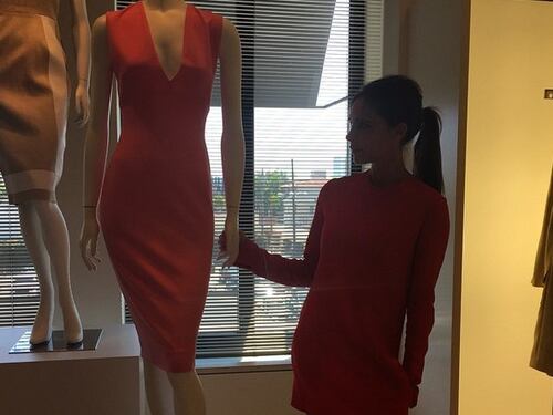 Victoria Beckham fa il manichino su Instagram