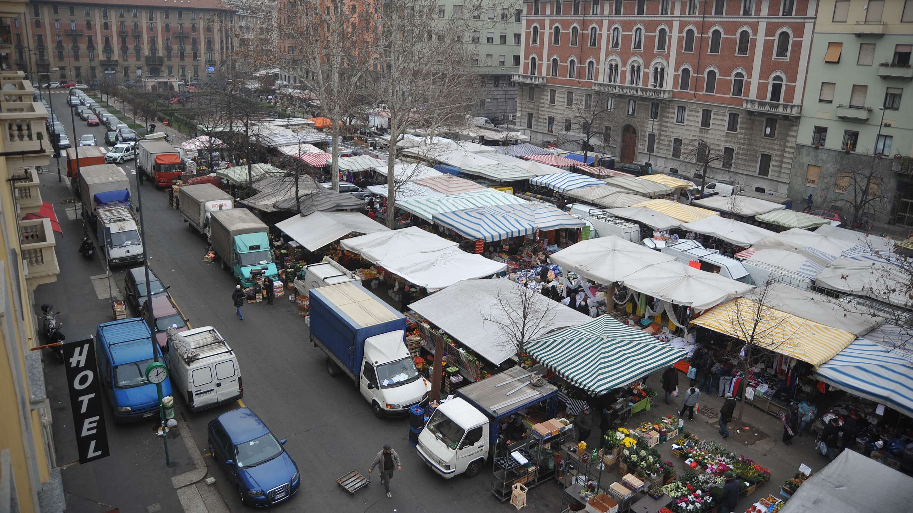 Un caso il "trasloco" del mercato in via Doria
