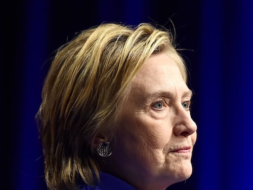 Hillary Clinton coprì uno del suo staff accusato di molestie