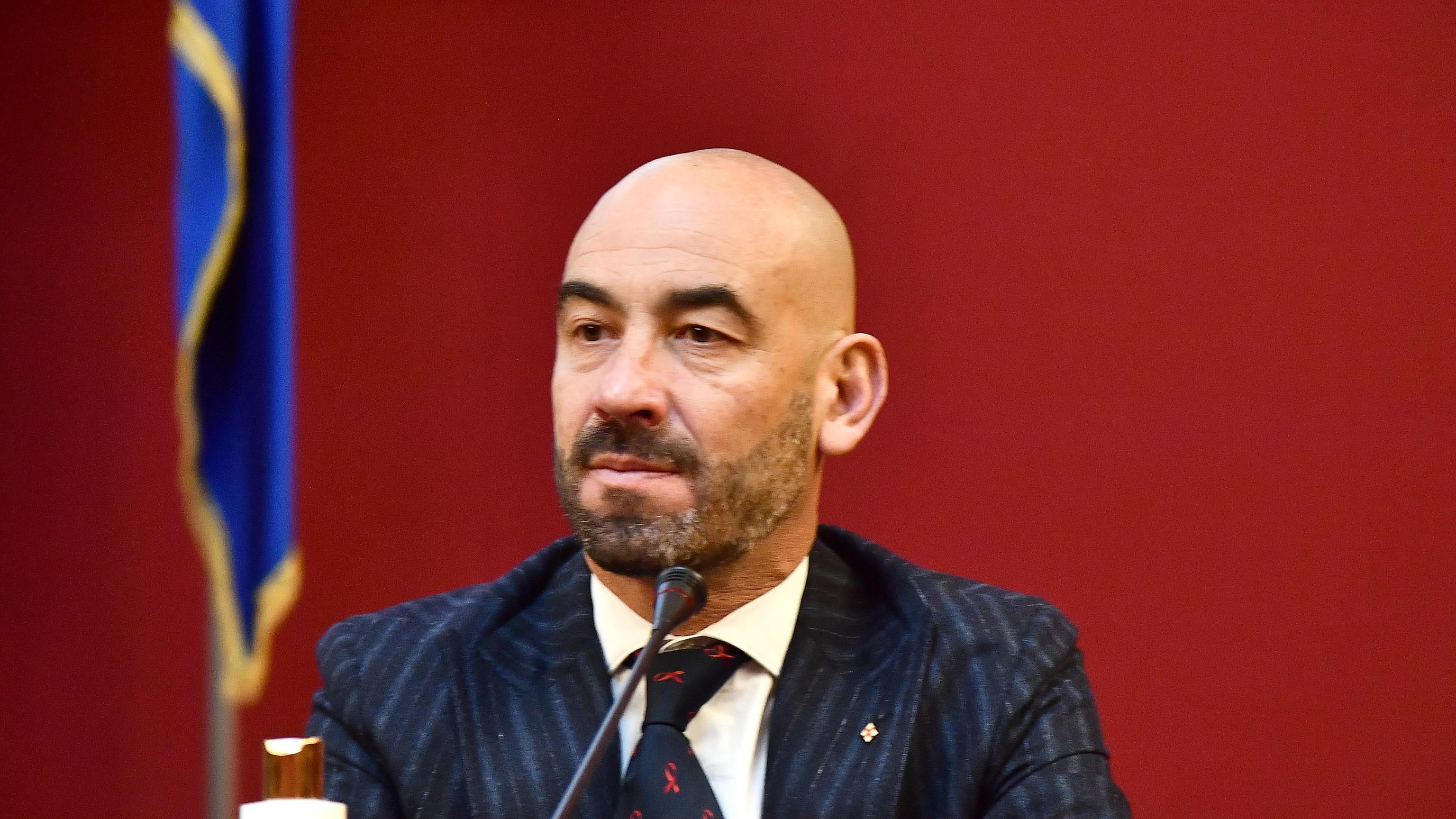 "Tanti profughi positivi, c'è un nuovo problema varianti": l'allarme di Bassetti
