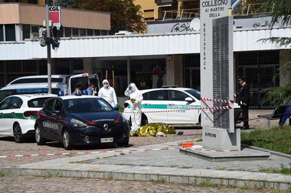 Orrore a Collegno (Torino), 81enne spara alla moglie e si uccide. Le immagini della scena 7
