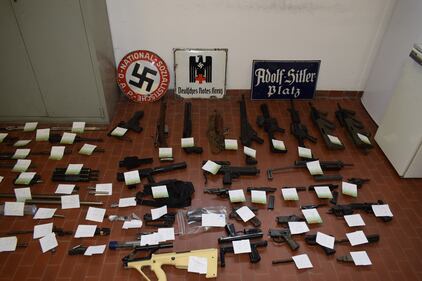 Blitz della polizia nel Nord Italia: sequestrate armi da guerra a estremisti di destra 2