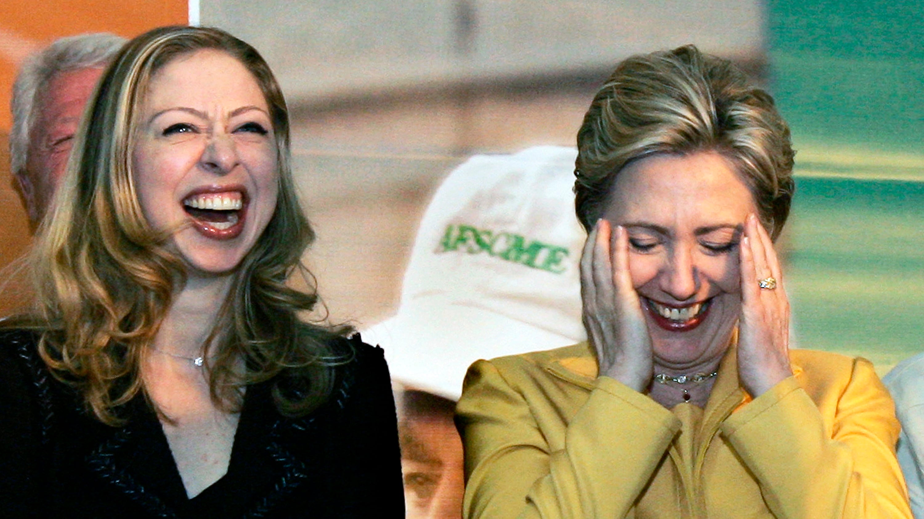 Uno scandalo e un nipotino fra Hillary e la Casa Bianca